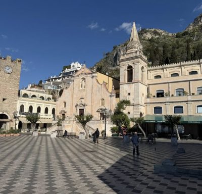 Piazza IX Aprile - Taormina в апреле — фото погоды (2026-04-06)