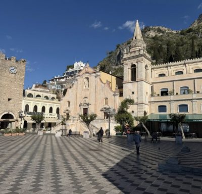 Piazza IX Aprile - Taormina в апреле — фото погоды (2026-04-06)