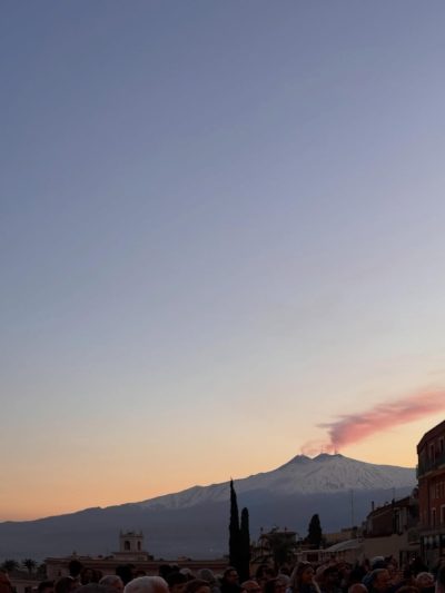 Piazza IX Aprile - Taormina в апреле — фото погоды (2026-04-26)