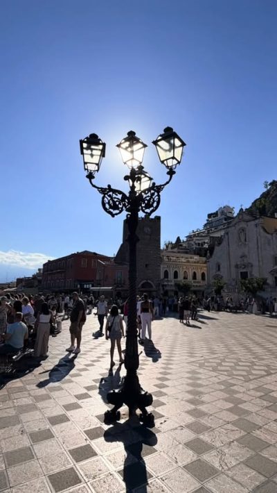 Piazza IX Aprile - Taormina в мае — фото погоды (2026-05-24)