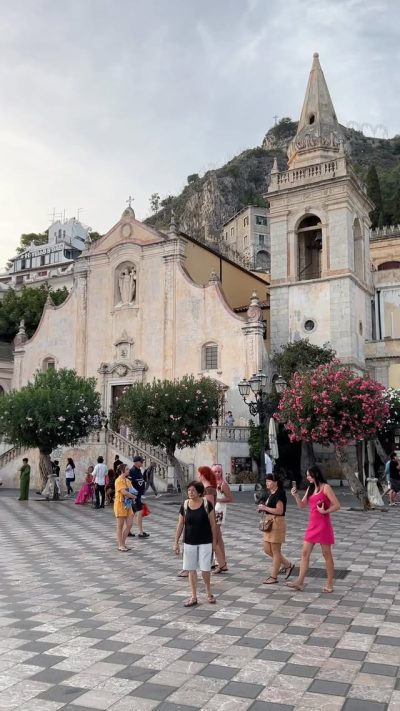 Piazza IX Aprile - Taormina в июне — фото погоды (2026-06-24)