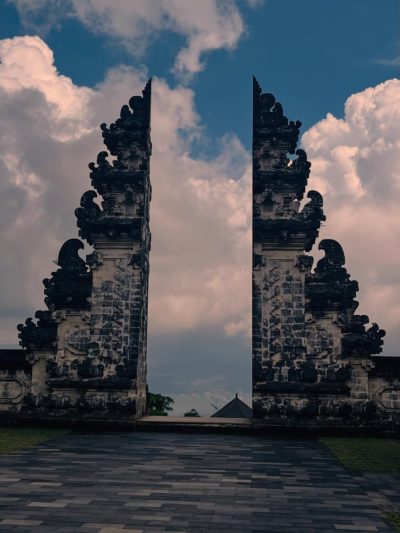 Pura Lempuyang в апреле — фото погоды (2026-04-27)