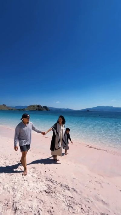 Pink beach komodo island - pulau komodo в июне — фото погоды (2026-06-06)