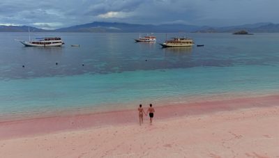 Pink beach komodo island - pulau komodo в июле — фото погоды (2026-07-01)