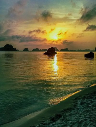 Bai Tu Long Bay, Vietnam в июле — фото погоды (2026-07-17)