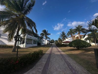 Hotel Playa Pesquero Resort, Suite and Spa — фото погоды в апреле (2025-04-25)