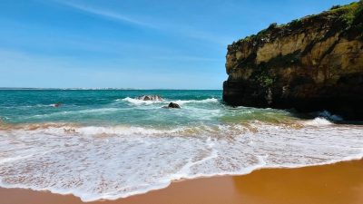 Praia de Lagos в апреле — фото погоды (2025-04-09)
