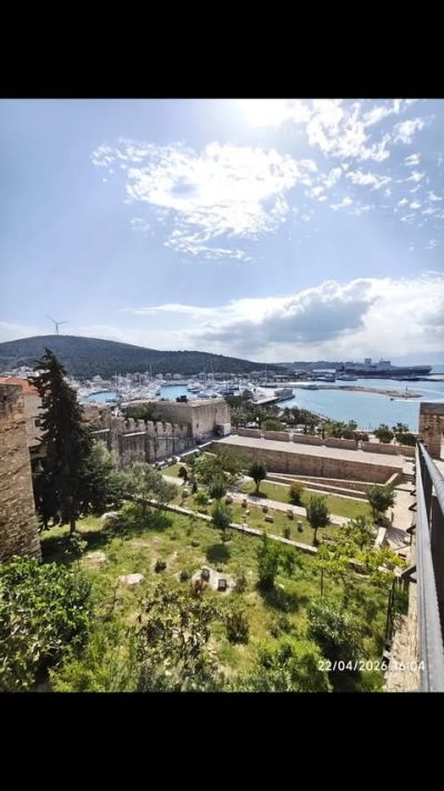 Çeşme Kale ve Müzesi в апреле — фото погоды (2026-04-23)