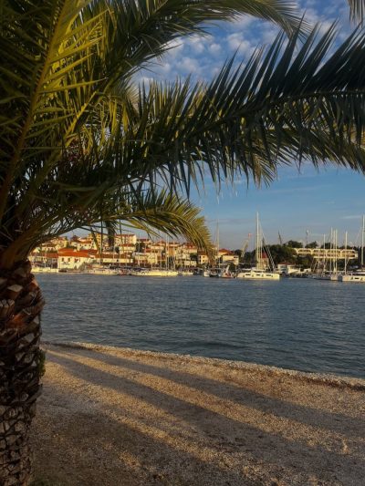 Trogir, Kroatien в июле — фото погоды (2026-07-14)