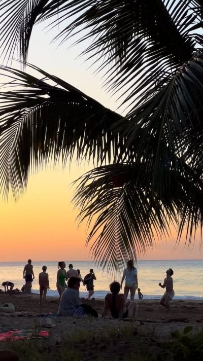 Playa Conchas Chinas в августе — фото погоды (2025-08-09)