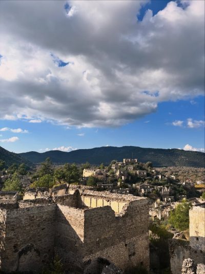Kayaköy Tarihi Eski Rum Evleri в ноябре — фото погоды (2025-11-17)