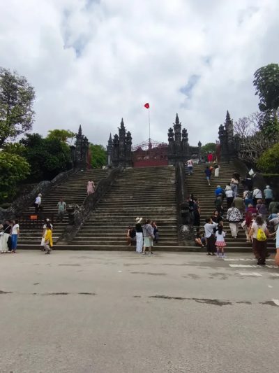 Tomb of Khải Định в феврале — фото погоды (2026-02-22)