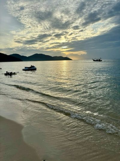 Batu Feringhi Beach, Penang в июне — фото погоды (2026-06-05)