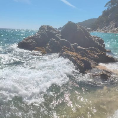 Platja De Sa Boadella в апреле — фото погоды (2026-04-12)