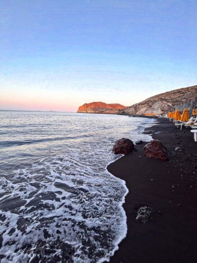Red Sand Beach, Santorini в августе — фото погоды (2025-08-30)