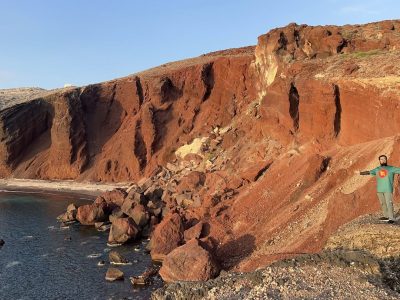 Red Sand Beach, Santorini в апреле — фото погоды (2026-04-24)
