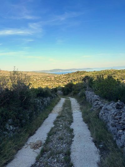 Brač, Croatia в апреле — фото погоды (2026-04-28)
