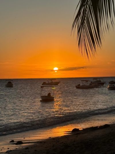 Plage de La Preneuse - Ile Maurice в апреле — фото погоды (2026-04-11)