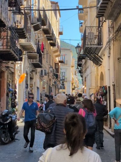 Lungomare di Cefalù в апреле — фото погоды (2026-04-22)