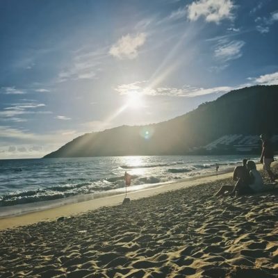 หาดในหาน Nai Harn Beach Phuket в июне — фото погоды (2026-06-25)