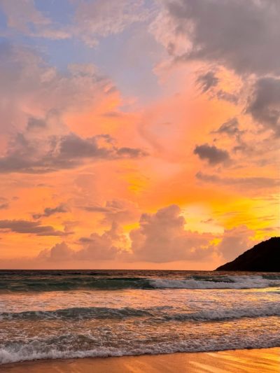หาดในหาน Nai Harn Beach Phuket в июле — фото погоды (2026-07-15)