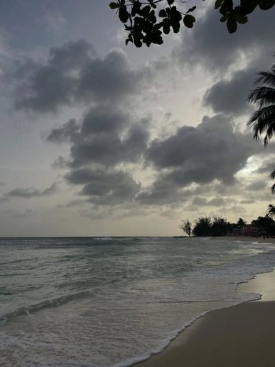 Dover Beach, Barbados в апреле — фото погоды (2026-04-13)
