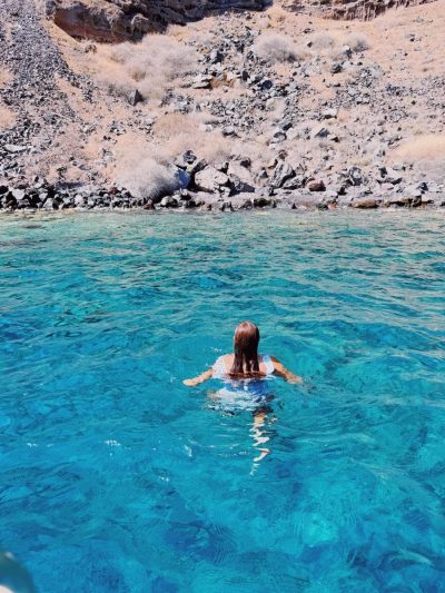 White Beach Santorini в сентябре — фото погоды (2025-09-28)