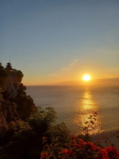 Pura Uluwatu в апреле — фото погоды (2026-04-15)