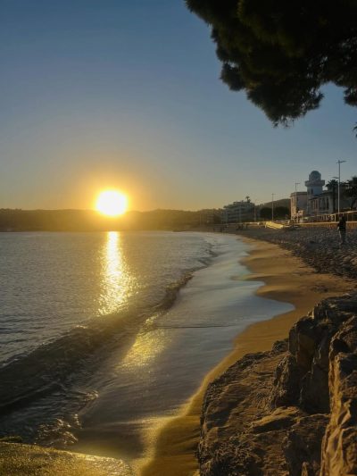 Plage de Juan-les-Pins в марте — фото погоды (2026-03-30)