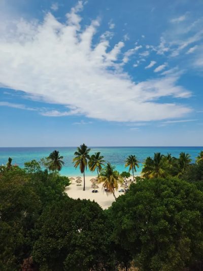 Playa Esmeralda, Holguin Cuba в апреле — фото погоды (2026-04-12)