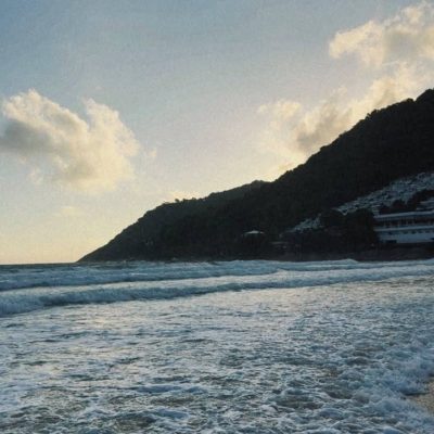 Nai Harn Beach в июле — фото погоды (2026-07-12)