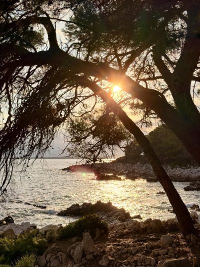 Sentier Du Littoral Cap D Antibes в октябре — фото погоды (2025-10-03)