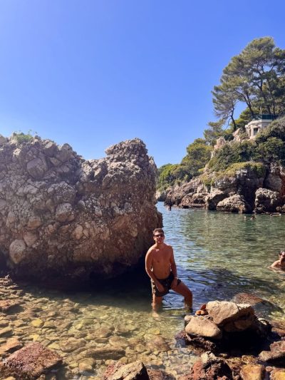 Baie des Milliardaires au Cap d'Antibes в сентябре — фото погоды (2025-09-27)