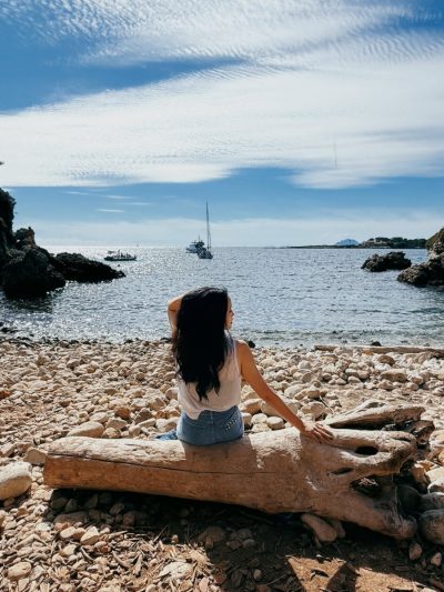 Baie des Milliardaires au Cap d'Antibes в сентябре — фото погоды (2025-09-28)