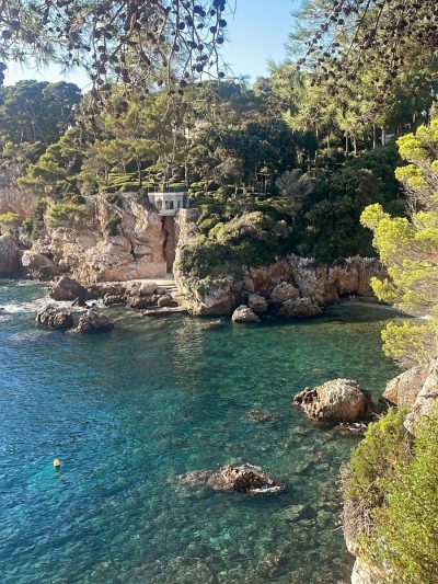 Baie des Milliardaires au Cap d'Antibes в сентябре — фото погоды (2025-09-29)