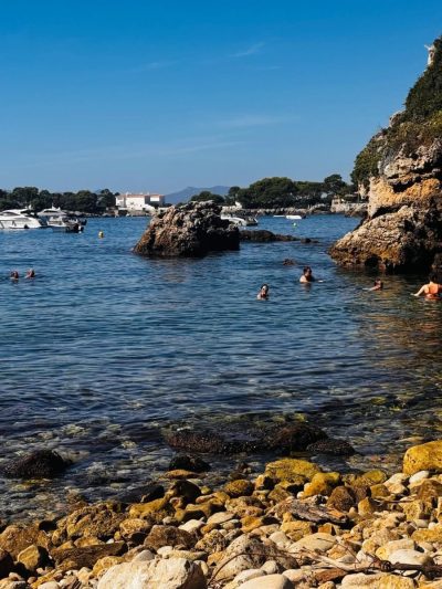 Baie des Milliardaires au Cap d'Antibes в декабре — фото погоды (2025-12-09)