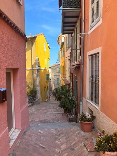 Baie des Milliardaires au Cap d'Antibes в июне — фото погоды (2026-06-17)