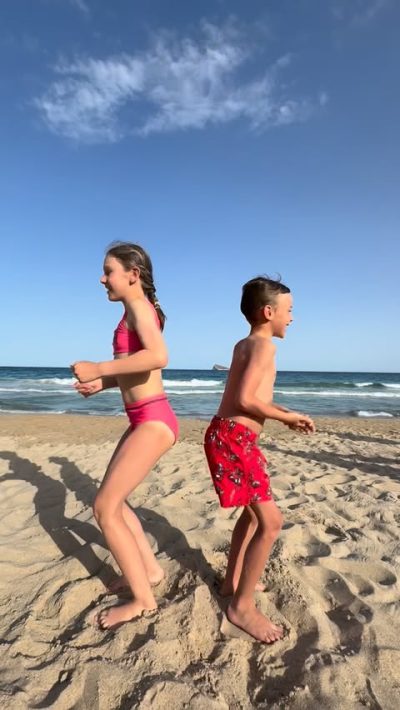 Poniente Beach в июне — фото погоды (2026-06-18)