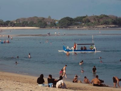 Mengiat Beach в октябре — фото погоды (2025-10-13)