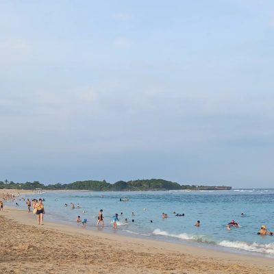 Mengiat Beach в марте — фото погоды (2026-03-26)