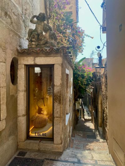 Taormina, Sicile в мае — фото погоды (2026-05-17)