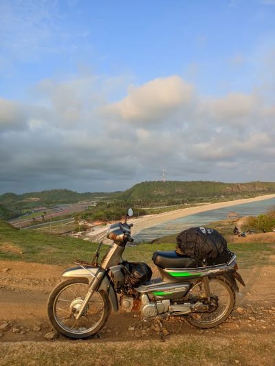 Atas Bukit Pantai Seger, Kute Lombok в октябре — фото погоды (2025-10-16)