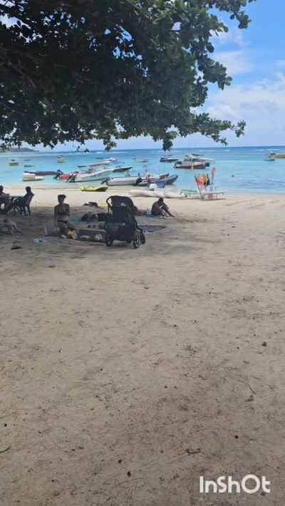 Trou Aux Biches Beach в феврале — фото погоды (2026-02-13)