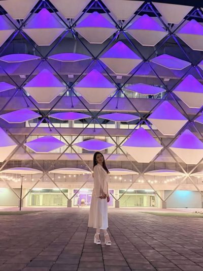 Hazza bin Zayed Stadium в апреле — фото погоды (2026-04-22)