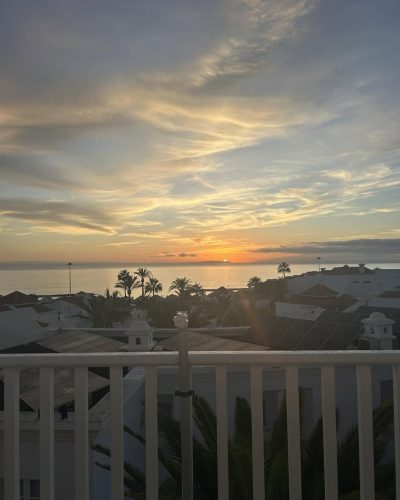 Costa Adeje-Teneriffa в октябре — фото погоды (2025-10-17)
