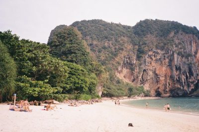 Phranang Cave Beach, Krabi, Thailand в сентябре — фото погоды (2025-09-24)