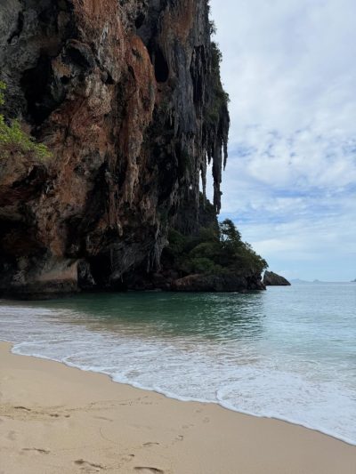 Phranang Cave Beach, Krabi, Thailand в октябре — фото погоды (2025-10-06)
