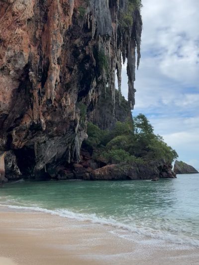 Phranang Cave Beach, Krabi, Thailand в октябре — фото погоды (2025-10-06)