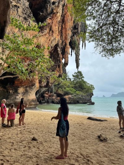 Phranang Cave Beach, Krabi, Thailand в октябре — фото погоды (2025-10-09)