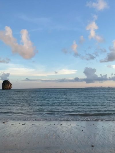 Phranang Cave Beach, Krabi, Thailand в октябре — фото погоды (2025-10-17)